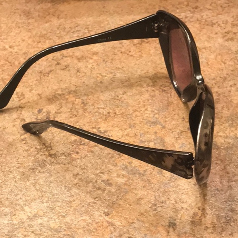 Leopard Shades - Picture 3 of 3